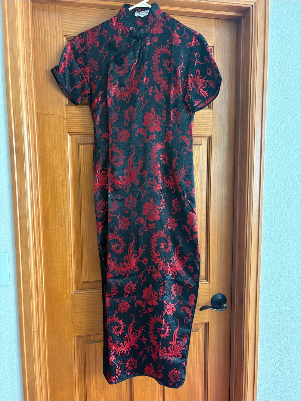 Elegant 100% Silk Black and Red Floral Maxi Dress